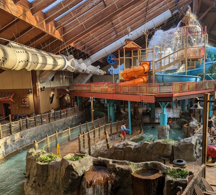 six-flags-great-escape-lodge-indoor-waterpark-photo